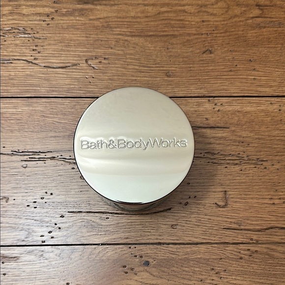 Bath & Body Works Mountain Teakwood 3-wick Candle Jar - Picture 3 of 6